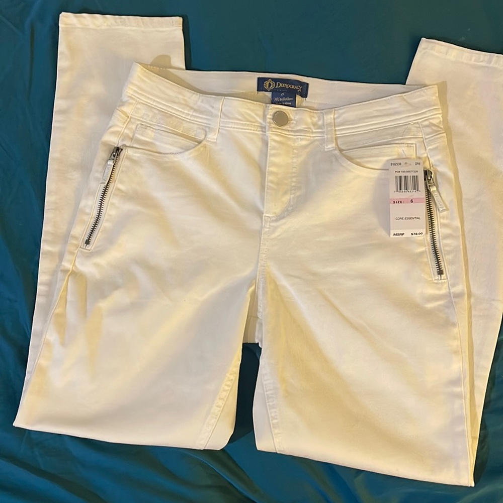 New white jeans with zipper pockets size 6